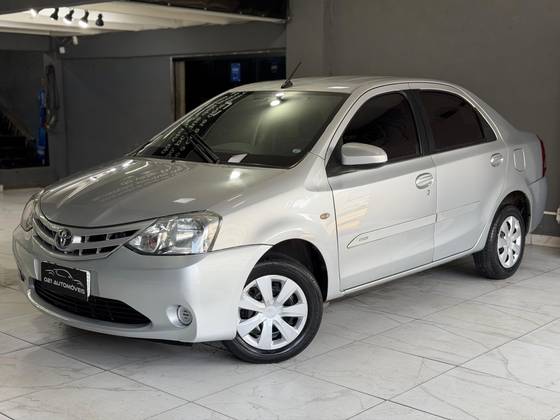 TOYOTA ETIOS 1.5 XS 16V FLEX 4P AUTOMÁTICO TOYOTA ETIOS 1.5 XS 16V FLEX 4P AUTOMÁTICO